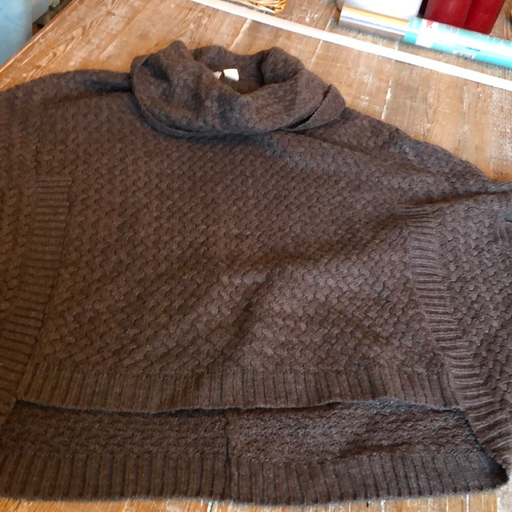Final price🙏🏻Moth sweater. Cowl neck fun sleeve holes and hem